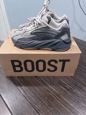 Boost 700 V2 Women’s Sneaker - Gray Use once only